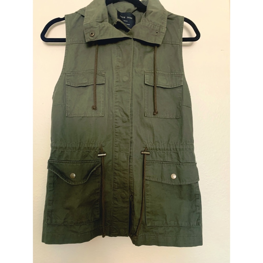 LOVE TREE SLEEVELESS JACKET 💚